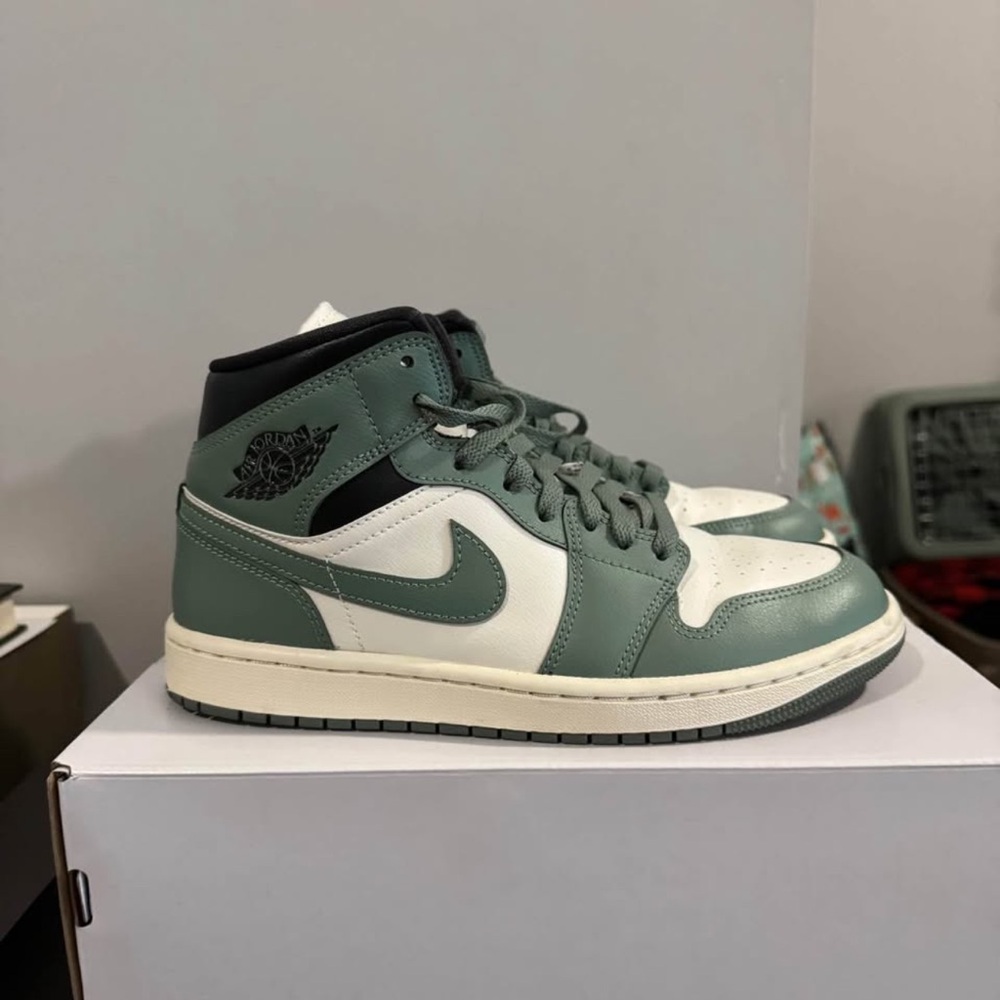 Nike Air Jordan 1 Mid Women's Sneakers in Jade Smoke